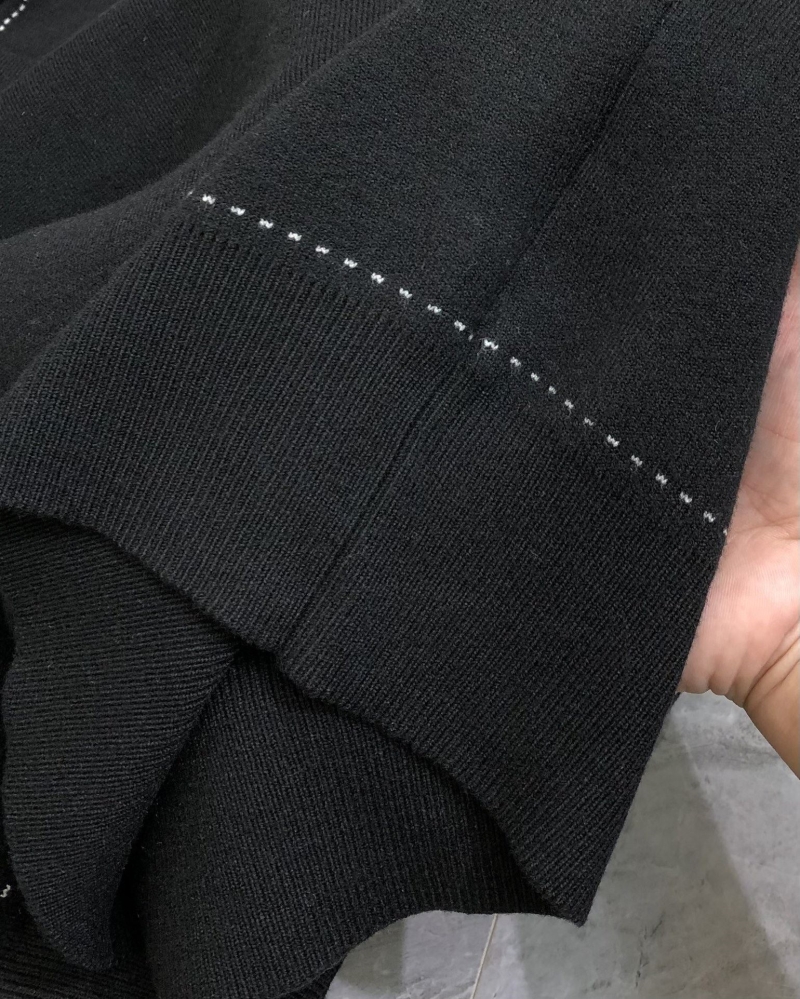 l0vis Vvtt0n sweater